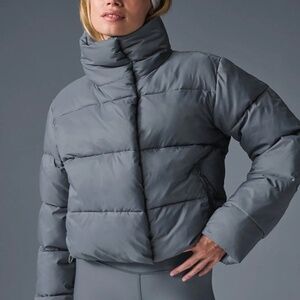 Alo gold rush cropped puffer jacket